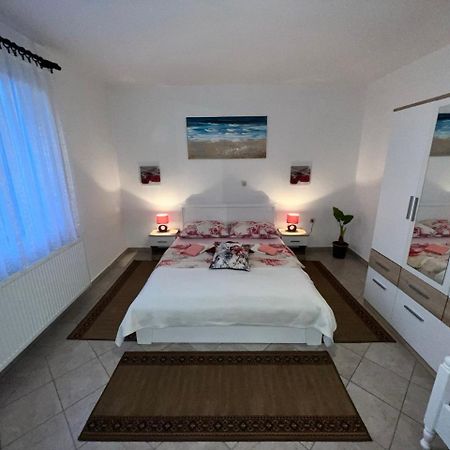 Apartments Fuma Otocsán Kültér fotó