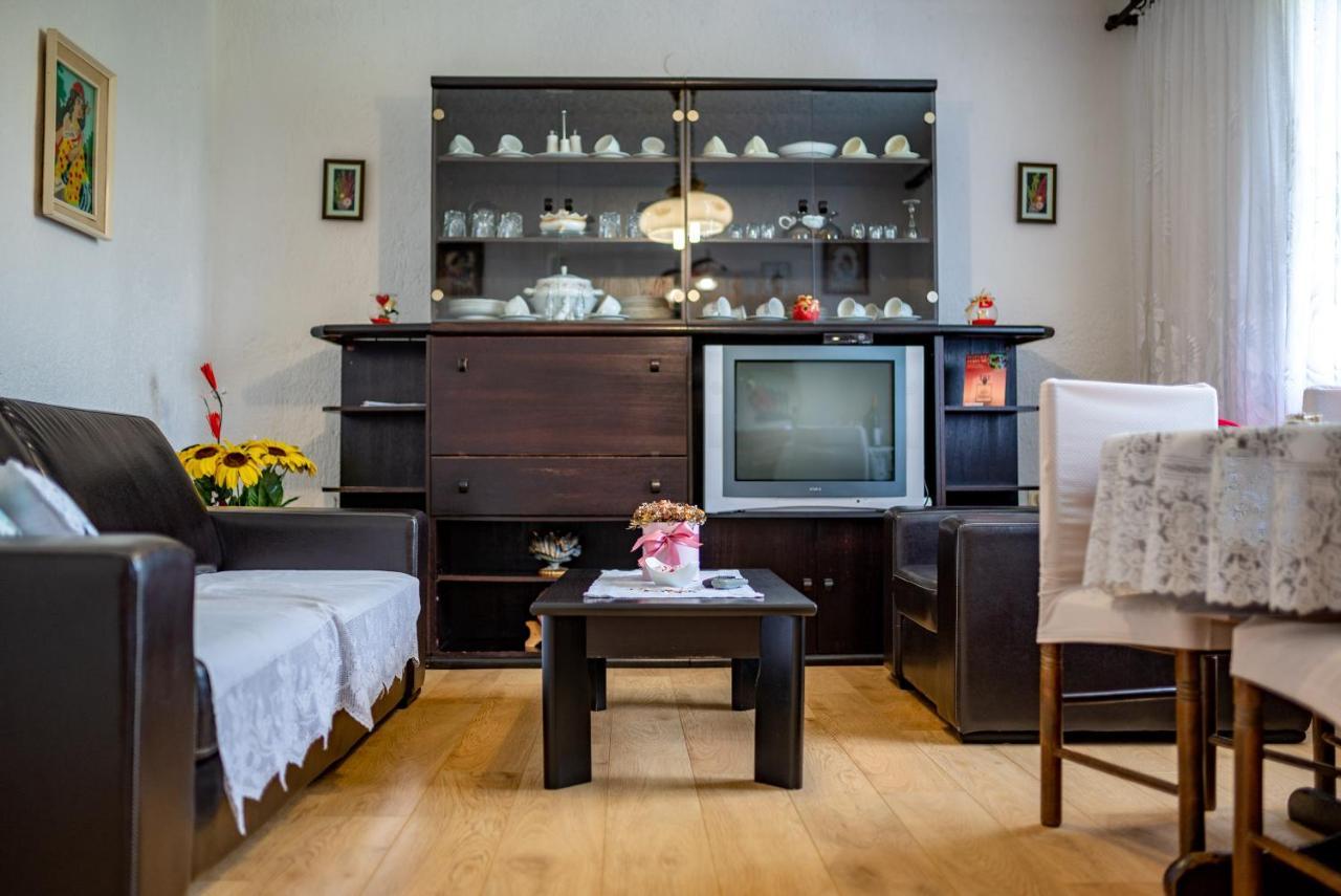 Apartments Fuma Otocsán Kültér fotó