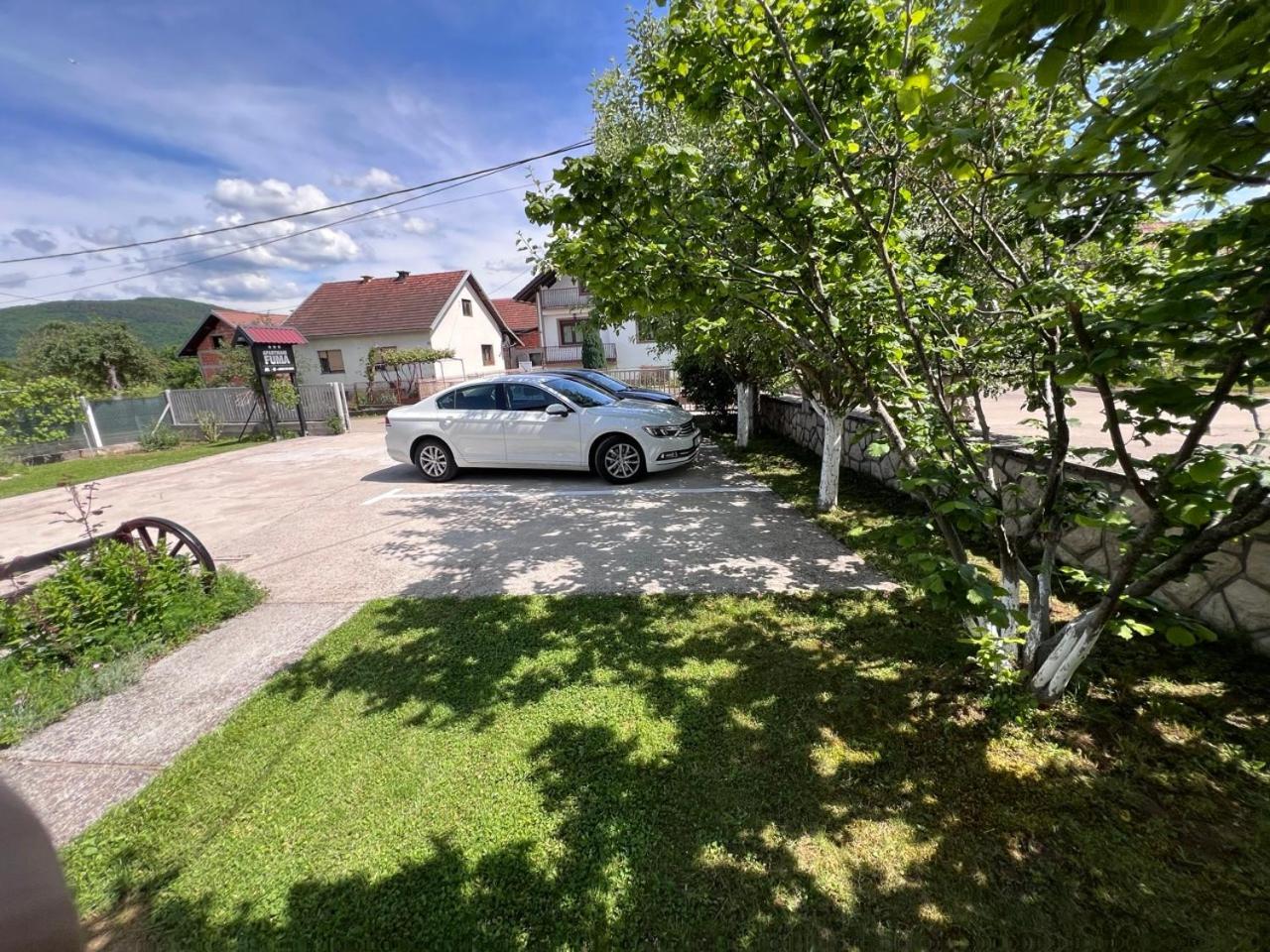 Apartments Fuma Otocsán Kültér fotó