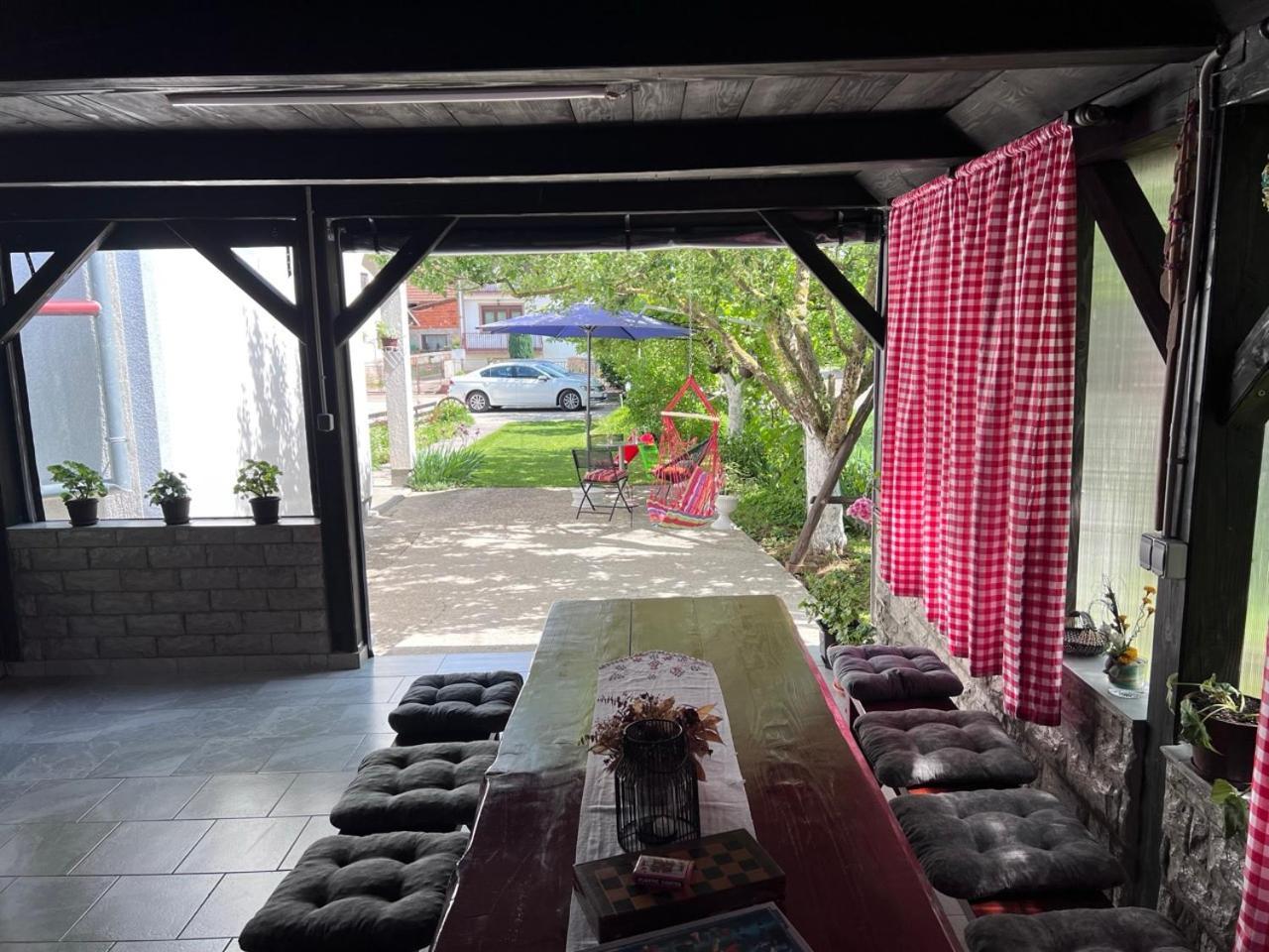 Apartments Fuma Otocsán Kültér fotó