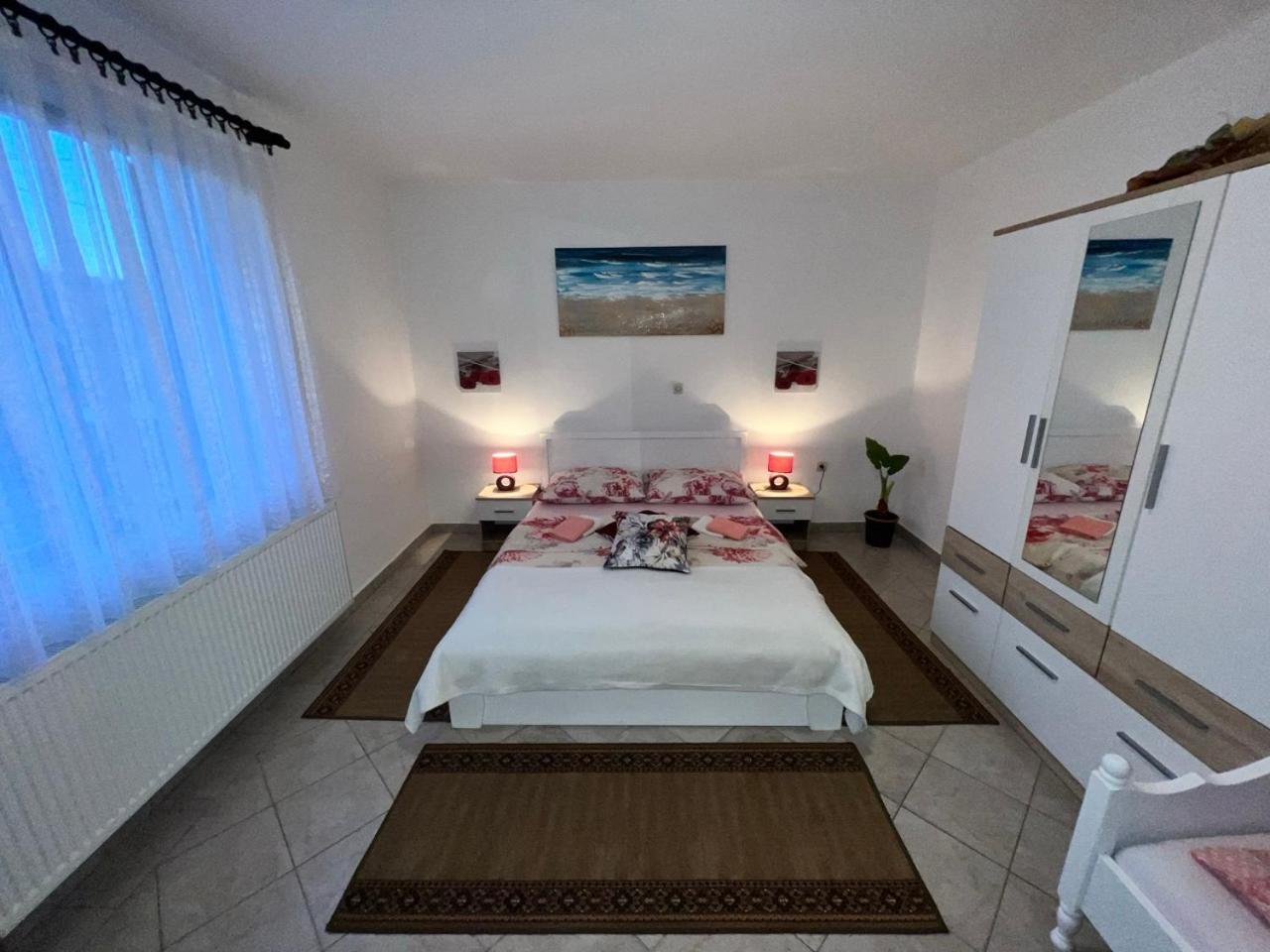 Apartments Fuma Otocsán Kültér fotó